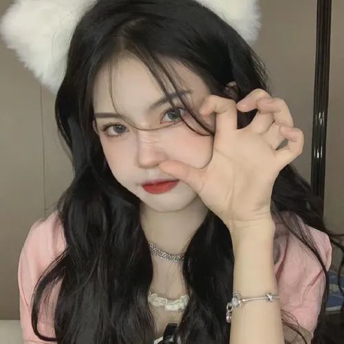 随盲柳入眠的女人
